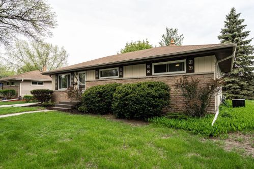 1012 Bel Ayr Dr, Waukesha, WI 53188-2346
