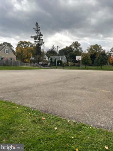 4 Douglas St, Prospectville PA 19002-4942 exterior