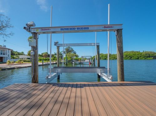 3201 Maritana Dr, Saint Petersburg FL  33706-4036 exterior