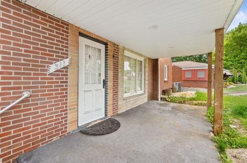 311 Glencoe Dr, Pittsburgh, PA 15122-2625
