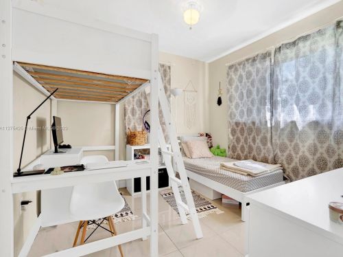 6930 12th St, Hollywood FL  33023-2002 exterior