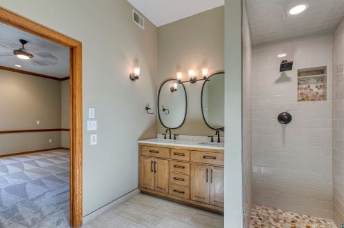 5078 Arrowhead Rd, Duluth MN 55811-1453 exterior