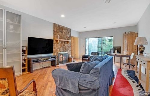 97 Suleski Ct, Mahwah NJ  07430-2961 exterior