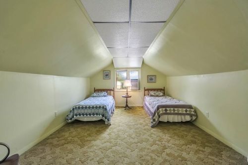 155 Warren Dr, New Kensington PA  15068-5240 exterior