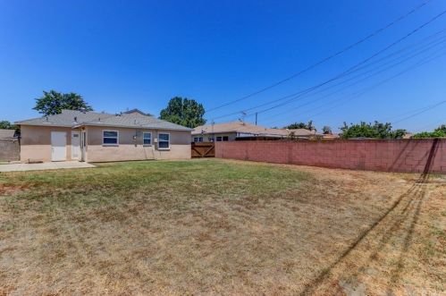 9122 Olive St, Bellflower CA  90706-4518 exterior