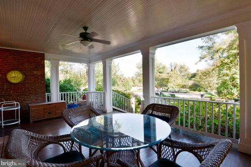 9414 Georgetown Pike, Great Falls VA  22066-2735 exterior