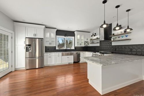 120 Walworth Ave, Scarsdale, NY 10583-1137