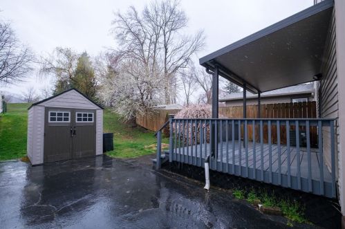 607 Aylesworth Ave, Bridgeville PA  15017-2905 exterior