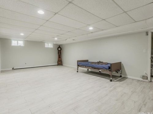 613 Caledonia Rd, Huntington Station NY 11746-5122 exterior