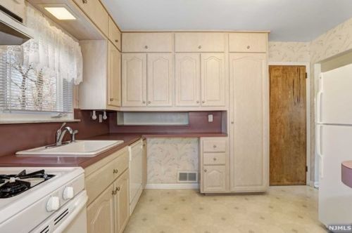 97 Woodland Ave, Verona NJ  07044-2207 exterior