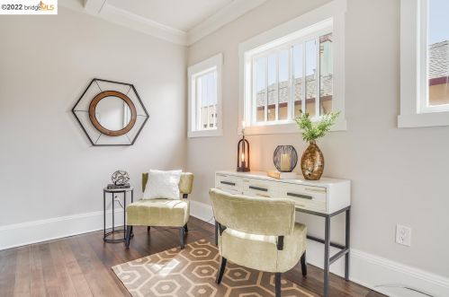 721 45 St, Oakland CA 94609-1802 exterior