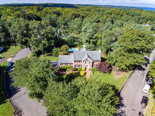 1 Steven Ct, Mount Sinai, NY 11766-1845