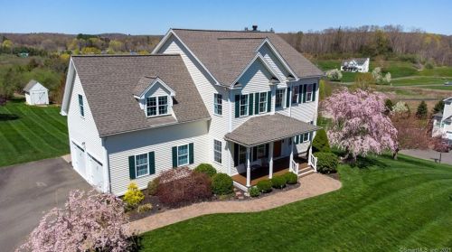 1 Quarry Ridge Rd, Sandy Hook, CT 06482-1364