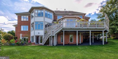 20405 Crimson Pl, Leesburg VA 20175-6362 exterior