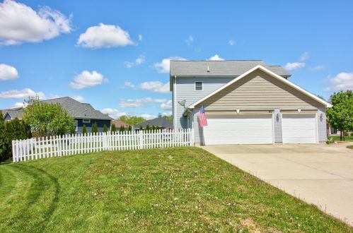710 Willow Bend Dr, Waterford, WI 53185-4281