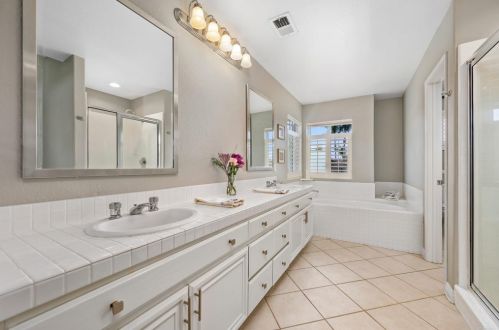 4520 Avenida Privado, Oceanside CA 92057-7740 exterior