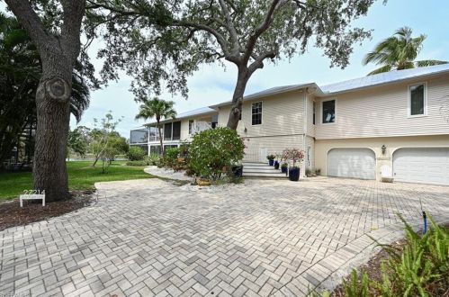 27214 Jolly Roger Ln, Bonita Springs, FL 34135-4317