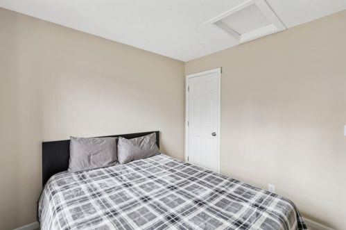 1802 Cliffview Ln, Florence KY  41042-2548 exterior