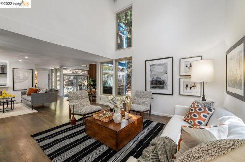 5857 Ascot Dr, Oakland CA 94611-1711 exterior