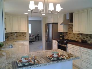 1283 Cypress Dr, Vista, CA 92084-7218