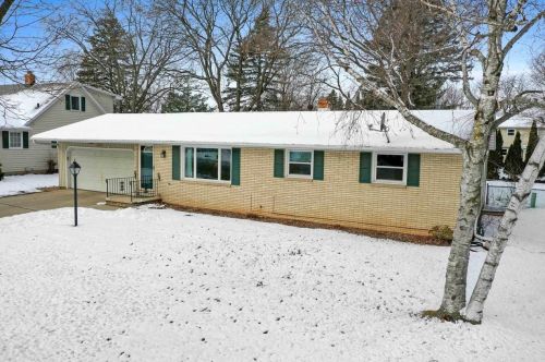 333 Steven St, Green Bay, WI 54303-3328