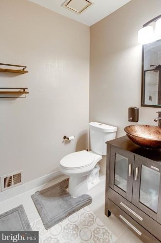 3522 Caledonia Cir, Woodbridge VA  22192-1063 exterior