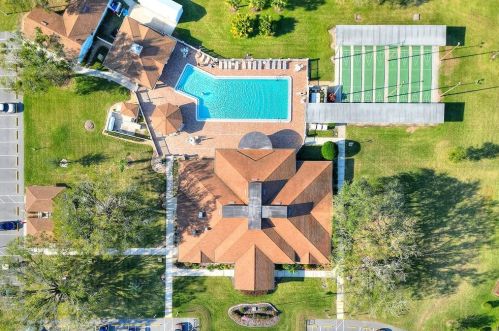 4826 Colonnades Cir, Lakeland FL  33811-1526 exterior