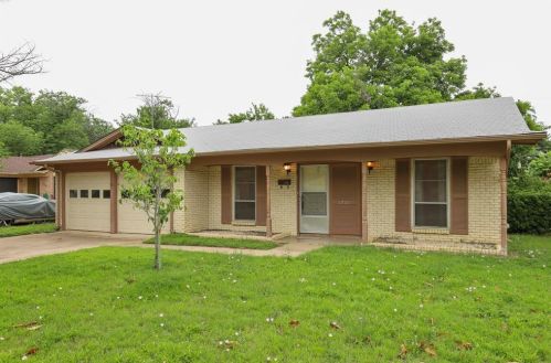 1721 Pamela Ln, Fort Worth, TX 76112-4317