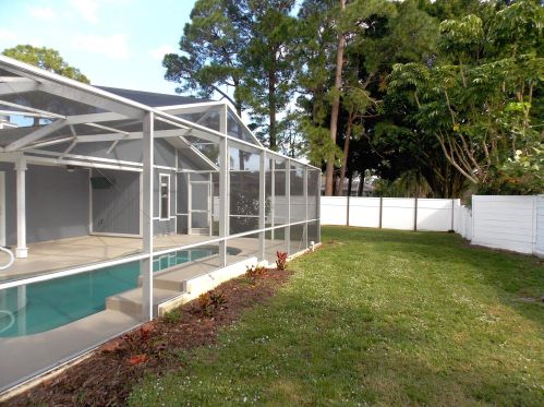 562 Eyerly Ave, Fort Pierce FL  34983-2944 exterior