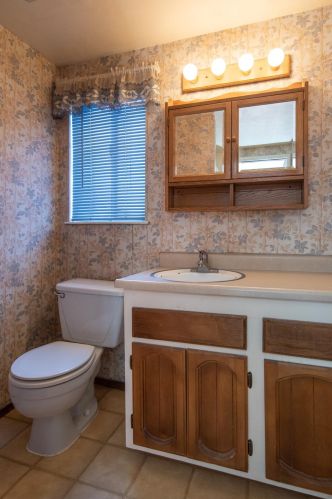 652 North St, Manteca CA 95336-4831 exterior