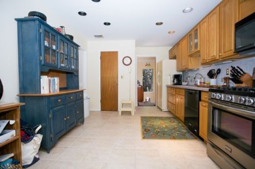 54 River Rd, Roxbury Township NJ  07836-9627 exterior