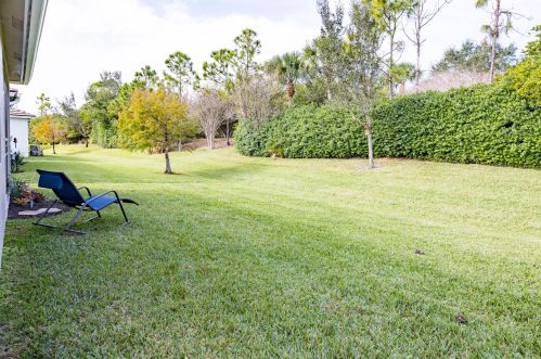 9576 Flowermound Cir, Fort Pierce, FL 34987-2434