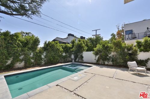 5128 Noble Ave, Van Nuys CA  91403-1376 exterior