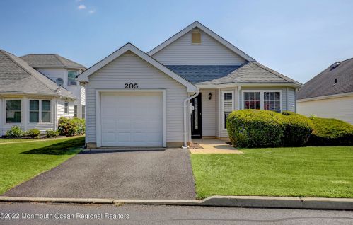 205 Loganberry Ln, East Freehold, NJ 07728-4045