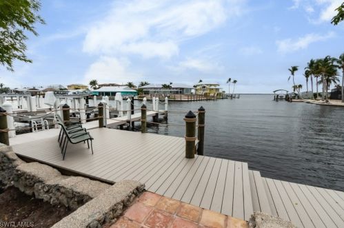 2179 Lemon St, Saint James City FL  33956-2025 exterior