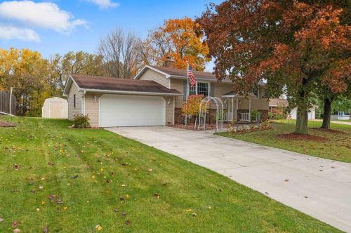 1590 Port St, Green Bay, WI 54313-5517