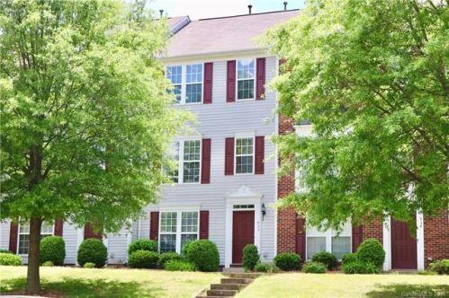 933 Tiger Ln, Charlotte, NC 28262-1127