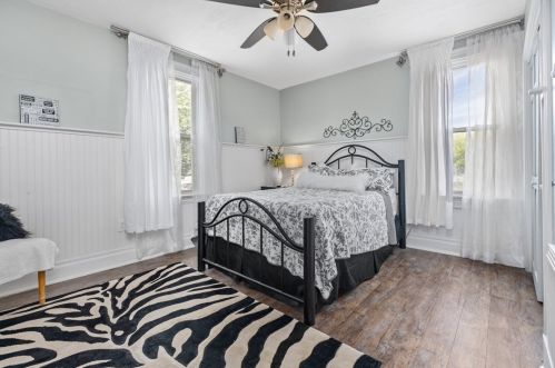 340 Grandview Ave, Zelienople PA  16063-1101 exterior