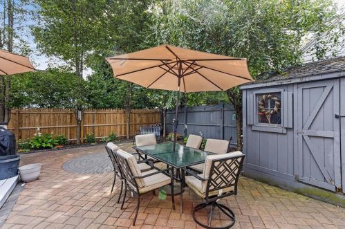 42 Pelham Pkwy, North Providence RI  02911-2915 exterior