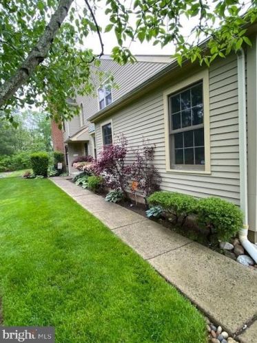 100 Bridle Ln, Prospectville, PA 19002-2044