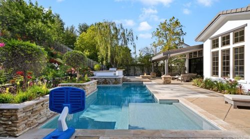 3825 Prado Del Trigo, Calabasas CA  91302-3638 exterior