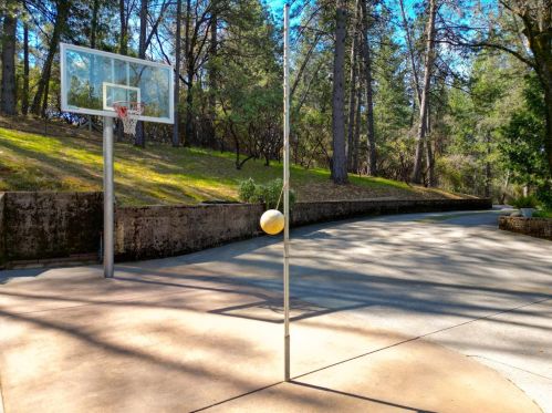 18880 Blackhawk Ct, Grass Valley CA  95949-8324 exterior