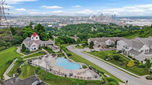 453 Southwind Ln, Covington, KY 41016-1715