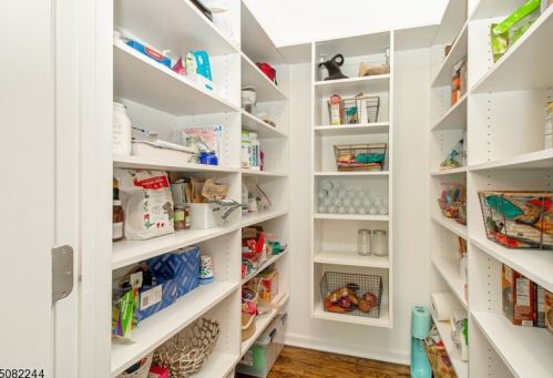 39 Jacobs Ln, Scotch Plains NJ  07076-4707 exterior