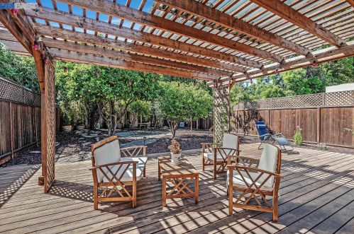 2255 Courtland Ave, Oakland CA 94601-4707 exterior