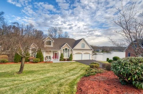 80 Lakewood Cir, Bristol, CT 06010-9404