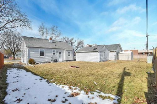 801 Oneida St, Green Bay, WI 54304-2447