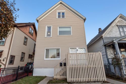 1208 19th St, Milwaukee, WI 53204-2048