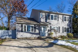 25 Euclid Ave, East Massapequa, NY 11758-4407