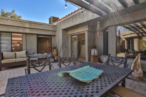 49503 Avenida Vista Bonita, La Quinta CA  92253-2537 exterior
